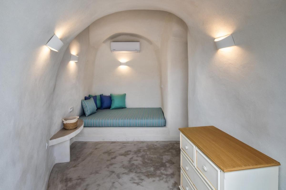 Villa Gilbert'S Cave With Cave Jacuzzi Megalokori Exterior foto